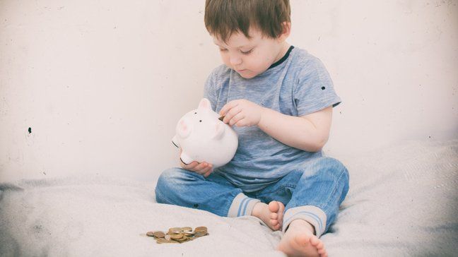 How To Make Money As A Kid (Age 6 And Up) - How your kids can put their hard-earned money to work for their future