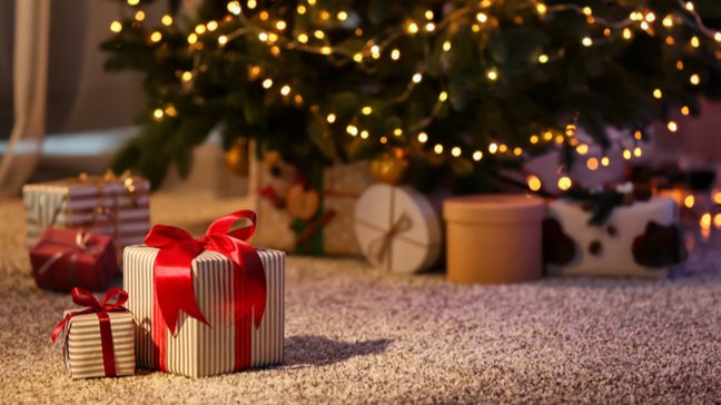 Cara Menunjukkan Kepada Orang Tercinta bahwa Anda Peduli Natal Ini: Menyeimbangkan COVID-19 Dan Anggaran Anda - Ingatlah anggaran setiap orang