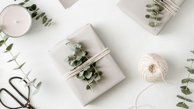 7 Tips For Making Your Holiday Affordable And Still Enjoyable - Save on wrapping