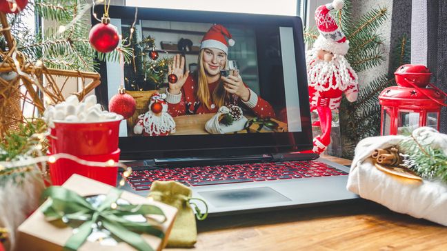 Cara Menunjukkan Kepada Orang Tercinta bahwa Anda Peduli Natal Ini: Menyeimbangkan COVID-19 Dan Anggaran Anda - Tetap terhubung