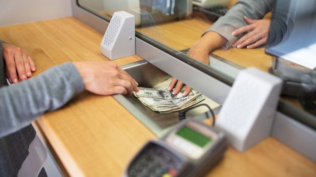 Online Banking Vs. Traditional Banking - Which Is Better For You? - Why you should use traditional banks