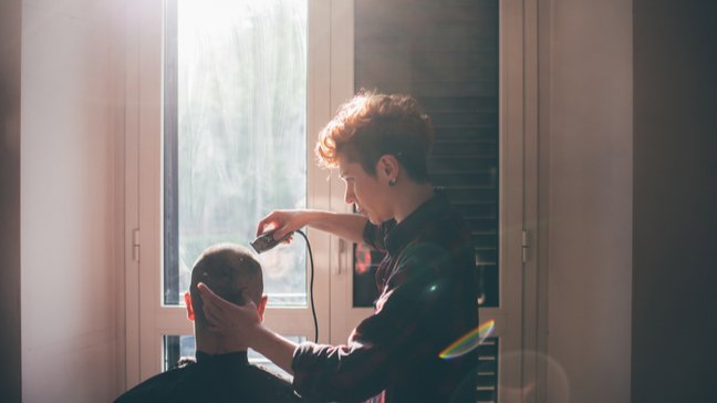 10 Extreme Budget Methods For The Folks Who Really Need To Cut Back - Cut your own hair