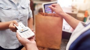 What’s The Difference Between A Secured And Unsecured Credit Card? (And Which Should You Get?) What's The Difference Between A Secured And Unsecured Credit Card? (And Which Should You Get?)