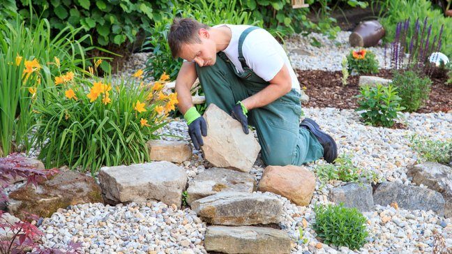 Hiring A Landscaper Is It Worth, How Much Does A Professional Landscaper Make