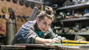 7 Reasons To Consider An Apprenticeship Before Going To College