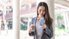 Woman using a robo-advisor on her phone